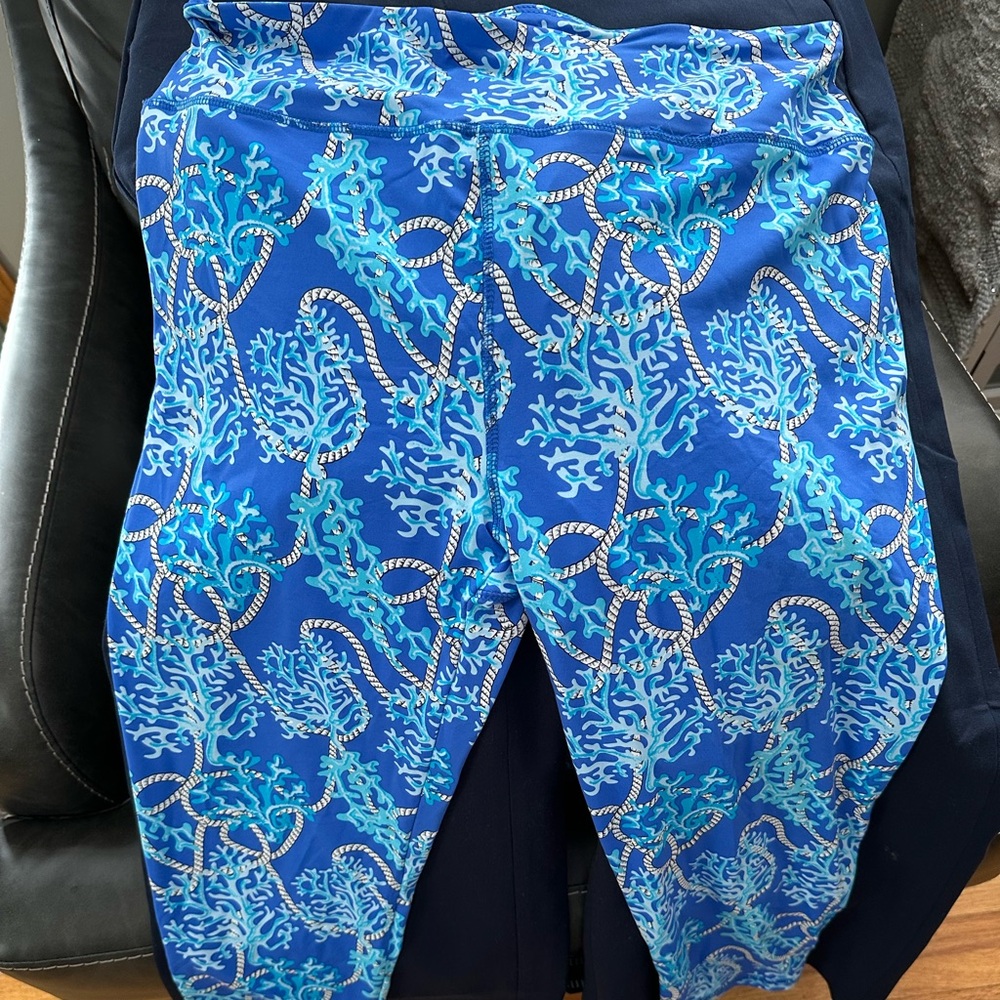 Size large capri leggings
